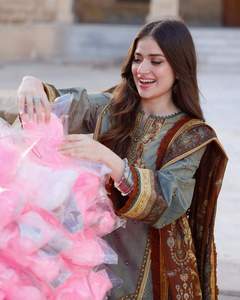 Salwar Kameez de Viscosa Bordado para Eid, Bodas y Ocasiones en la Playa - Ropa de Protección Solar para Mujer - Product Image 2