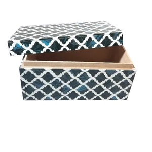 Ensemble de trois boîtes à bijoux en bois au design moderne Boîte d'emballage de cadeau pour mariage, Noël, fête d'anniversaire - Product Image 4