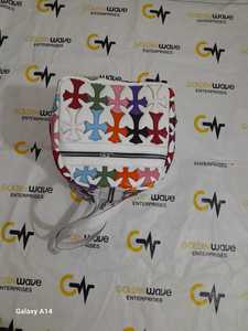 Bolsa de Viaje de Cuero Premium, Bolso de Gimnasio, Elegante, Duradero, Gran Capacidad, Golden Wave Enterprises GWCB08, Color Blanco con Cruces - Product Image 5