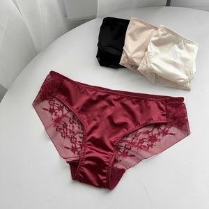 Conjunto de Lencería Sexy de Dos Piezas con Tirantes Ajustables de Encaje para Mujer, de un Proveedor Vietnamita - Product Image 1