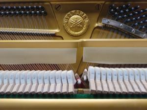 Piano Yamaha U1H Importado de Japón en Venta, Piano Vertical de 88 Teclas con Sonido Estable, Venta al por Mayor y Exportación 2371792 - Product Image 5