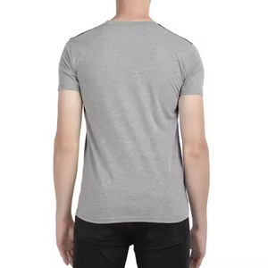 เสื้อยืดพิมพ์ลายสีทึบสำหรับผู้ชายเสื้อยืดฟิตเนสยิมฟิตเนสแห้งเร็วเข้ารูปปรับแต่งได้ - Product Image 3