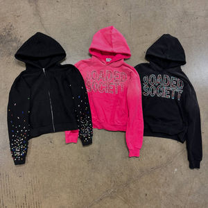 Sudadera con capucha desgastada negra personalizada para hombre 500 GSM Heavyweight Fleece 100% algodón bordado con diamantes de imitación y tachuelas con remaches - Product Image 1