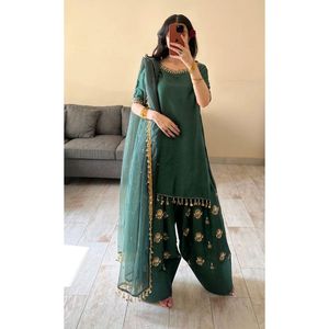 Elegantes Conjuntos de Trajes para Mujer, Compra en Línea de Vestidos Verde Botella - Product Image 4