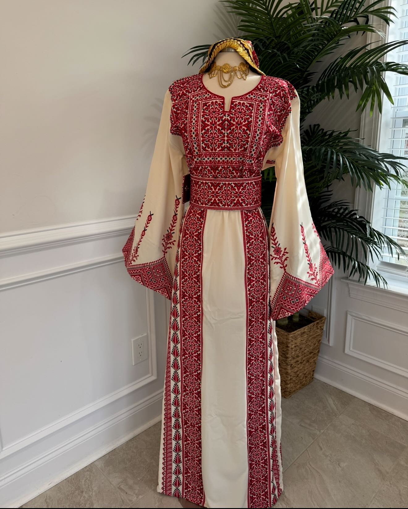 green emerald velvet dress Laila