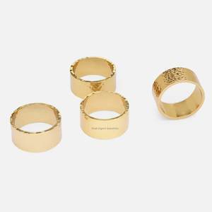 Lot de 4 ronds de serviette en laiton martelé ronds dorés pour accessoires de décoration de table de mariage et de restaurant - Product Image 1