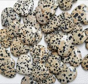 Venta al por mayor, suministro a granel de jaspe dálmata Natural, corazón hinchado pulido, piedra de Palma, amor de cristal para curar Reiki y uso de regalos - Product Image 2