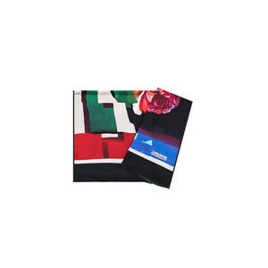Chal Rectangular de Seda Negra con Estampado - Product Image 1