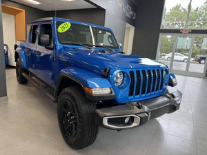 2021 J e p G L A d i a t o Sport S 4x4 Dark Interior 4dr Crew Cab 5,0 Ft. SB Caja de cambios automática AWD R16 Tamaño del neumático trasero ACC - Product Image 2