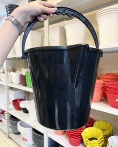 ถังพลาสติกคุณภาพดีขนาด 10 ลิตร พร้อมหูหิ้ว - Product Image 2