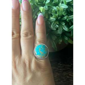 Anillo de Plata de Ley con Turquesa de la Montaña Sonora de Reda Galvan, Corte Ovalado Romántico en Oro Rosa, Talla 6.75, Regalo Perfecto - Product Image 2