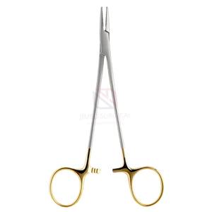 Pinza Portaagujas de Cirugía de Grado Quirúrgico Personalizada 2026, de Acero Alemán de Precisión, 5.5 Pulgadas, para Uso en Quirófano - Product Image 1