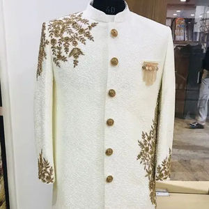 2024 elegante blanco Sherwani bordado pantalón a juego cuentas de cristal y Dabka trabajo transpirable de talla grande accesorio para zapatos - Product Image 1
