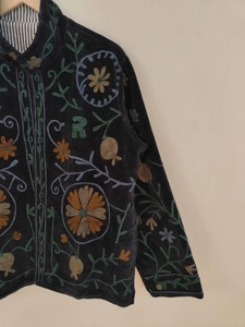 เสื้อแจ็คเก็ตคอจีนปักลายกำมะหยี่สีน้ำเงิน แขนยาว ลายดอกไม้ สไตล์โบฮีเมียน เสื้อคลุมลำลองสำหรับฤดูใบไม้ร่วง สำหรับผู้ใหญ่ - Product Image 2