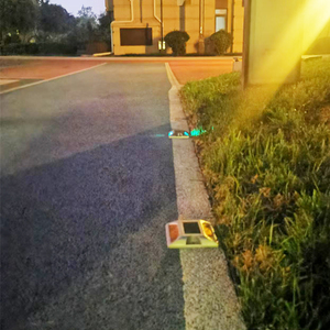 Luci <span class=keywords><strong>Solari</strong></span> <span class=keywords><strong>a</strong></span> LED RGB Riflettenti Quadrate Rialzate IP68 Impermeabili con Pannello Solare in Alluminio per Sicurezza Stradale e Giardino - Product Image 2
