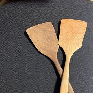 Ensemble de couverts élégant avec poignées en bois naturel Idéal pour les cafés, les restaurants et les cuisines modernes à usage quotidien - Product Image 3