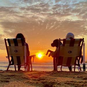 Sedia a <span class=keywords><strong>Sdraio</strong></span> <span class=keywords><strong>Pieghevole</strong></span> da Esterno in Legno di Teak Certificato FSC con Cinque Posizioni Reclinabili e Logo Personalizzato per Piscina e <span class=keywords><strong>Mare</strong></span> - Product Image 3