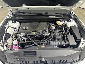 Usado cuidadosamente 2025 Toyota Camry SE 4dr Sedan (2.5L 4cyl gas/eléctrico híbrido CVT) - Product Image 2