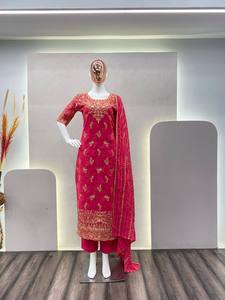 El último diseñador Faux Georgette bordado trabajo Kurti Set por FabZone - Product Image 3