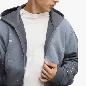 Chaqueta con Capucha y Cremallera para Hombre con Detalles de Tachuelas, Forro Polar Suave, Ropa Deportiva Informal, Fabricación de Ropa - Product Image 3