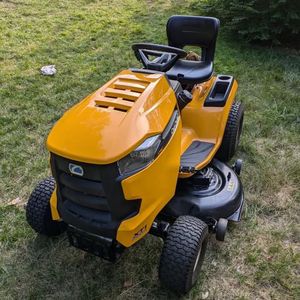 2021 Cub Cadet XT1 LT42 tondeuse à gazon de qualité industrielle moteur 2 temps 125cc tension 24V - Product Image 2