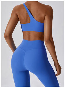 Ensemble de yoga pour femmes avec logo personnalisé sur le devant, respirant, séchage rapide, soutien-gorge court et leggings à coupe en V très extensibles - Product Image 3