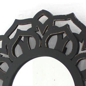 Miroir mural durable au design tendance et nouveau avec cadre à motif floral, couleur et dimensions personnalisées pour les hôtels, la maison et les espaces de vie - Product Image 2