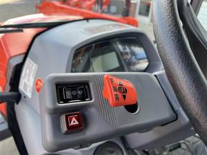 Tractor 2022 M5-111HDC24-1: Máquina Utilitaria de Alto Rendimiento con Comodidad Avanzada - Product Image 6