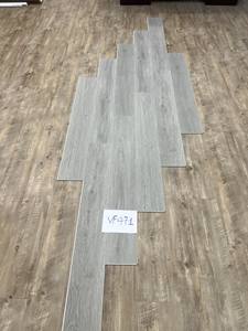 Suelo SPC en tono gris, tablones de vinilo fabricados en Vietnam, capa de desgaste blanca, núcleo blanco. - Product Image 3