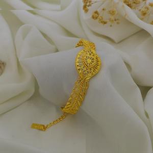 Bracelet de luxe plaqué or arabe pour femmes, design floral en feuilles, bracelet de main, bijoux du Moyen-Orient, bracelet de mariage élégant - Product Image 3