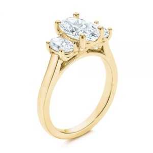 Anillo de Boda de Moissanita Incolora con Corte Ovalado y Tres Piedras, Chapado en Oro, Certificado GRA, Joyería de Lujo Personalizable - Product Image 2