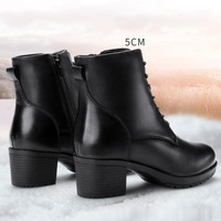 Vente en gros Bottes d'hiver Chaussures d'extérieur en coton épais isolant en peluche Bottes de neige antidérapantes et résistantes à l'usure