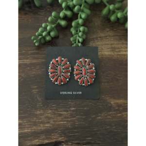 Boucles d'oreilles clous tendance en corail rouge Navajo et argent sterling, serties de fleurs avec diamants et perles, idéales pour un cadeau - Product Image 5