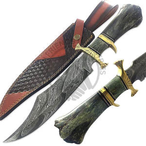 Couteau de chasse et de camping en acier Damas de qualité supérieure, lame à pointe clip dentelée, manche en os, étui en cuir - Product Image 1