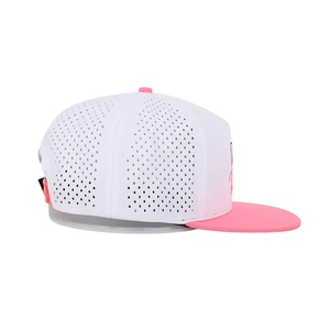 Casquettes de golf de performance fabriquées par un professionnel, perforations laser pour la ventilation, casquette 5 panneaux bicolore, logo brodé 2D 3D personnalisé - Product Image 3