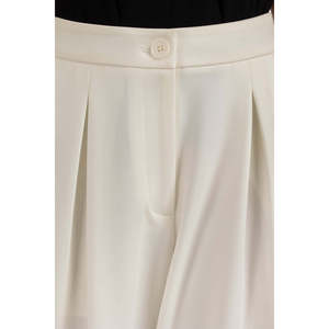 Pantalon en crêpe coupe ajustée WM-TRC-SS26-611 avec décoration boutonnée - Product Image 1