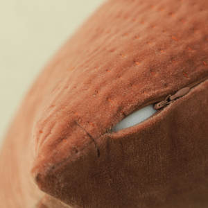 Funda de almohada de trabajo Kantha de mano decorativa de terciopelo de algodón suave funda de almohada de terciopelo de diseñador funda de almohada Kantha hecha a mano personalizable - Product Image 5