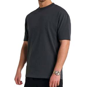 เสื้อยืดคอกลมแขนสั้นสีเทาเข้มสำหรับผู้ชาย ทรงพอดีตัว สไตล์ลำลอง - Product Image 1