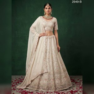 Elegante Lehenga Choli Tradicional para Mujer, para Fiestas, con Diseño Intrincado de Bordado con Hilos, de Secado Rápido - Product Image 1