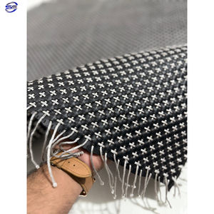 Découvrez la beauté de notre cuir de vachette en cuir tissé noir et blanc fabriqué à la main 1 à 22 pieds carrés disponible sur commande. - Product Image 2