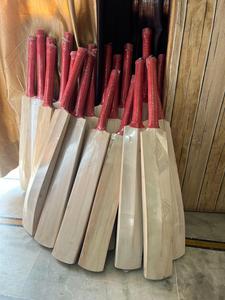 ไม้คริกเก็ตหนังแท้น้ำหนักเบาสำหรับการแข่งขันระหว่างประเทศ - Product Image 2