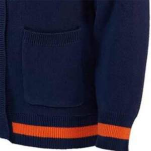 Pull en tricot personnalisé de haute qualité avec Logo Varsity hommes tricots rayé coton grec lettre décontracté Cardigan col en V hiver - Product Image 4