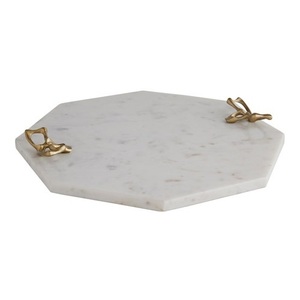 Plateau de service Métal doré avec marbre blanc Design haut de gamme Ustensiles de cuisine à la mode Plateau de service durable - Product Image 1