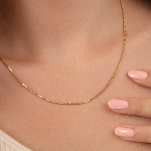 Collier chaîne à maillons en titane plaqué or avec diamants et perles, idéal pour les occasions religieuses, classiques ou comme cadeau. - Product Image 2