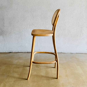 Taburete de Bar de madera de teca maciza de alta calidad Alano con acento de ratán ajustable para uso en interiores o exteriores para el hogar o el hotel - Product Image 3