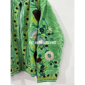 Veste d'automne unisexe d'hiver à col montant, vente en gros de tissu en velours tricoté en coton ouzbek Suzani broderie florale cousue à la main - Product Image 3