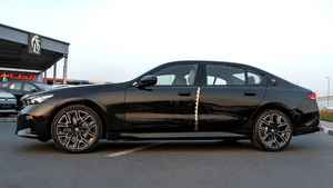 NOUVEAU BMW Série 5 530i 2026, 25 km, 299 ch, 4 cylindres, 5 places, transmission automatique - Product Image 4