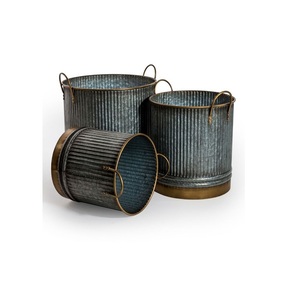 Maceta rústica galvanizada con acabado desgastado para agregar encanto vintage al patio del hogar, balcón o espacios de jardín - Product Image 3