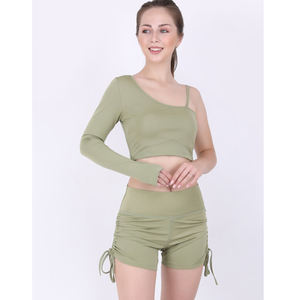 Nuevas llegadas al por mayor de alta calidad elegante chándales de terciopelo negro personalizado a rayas con capucha Joggers pantalones cortos de dos piezas Top corto - Product Image 5