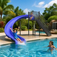 Toboggan aquatique commercial en fibre de verre à spirale ouverte pour enfants, idéal pour les aires de jeux extérieures, les jardins et les parcs d'attractions.